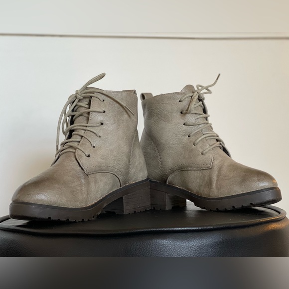 Ankle Boots - Picture 4 of 9